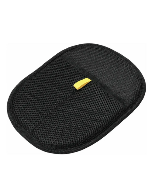 Guante removedor de pelo para mascotas - vista frontal negro con detalle amarillo